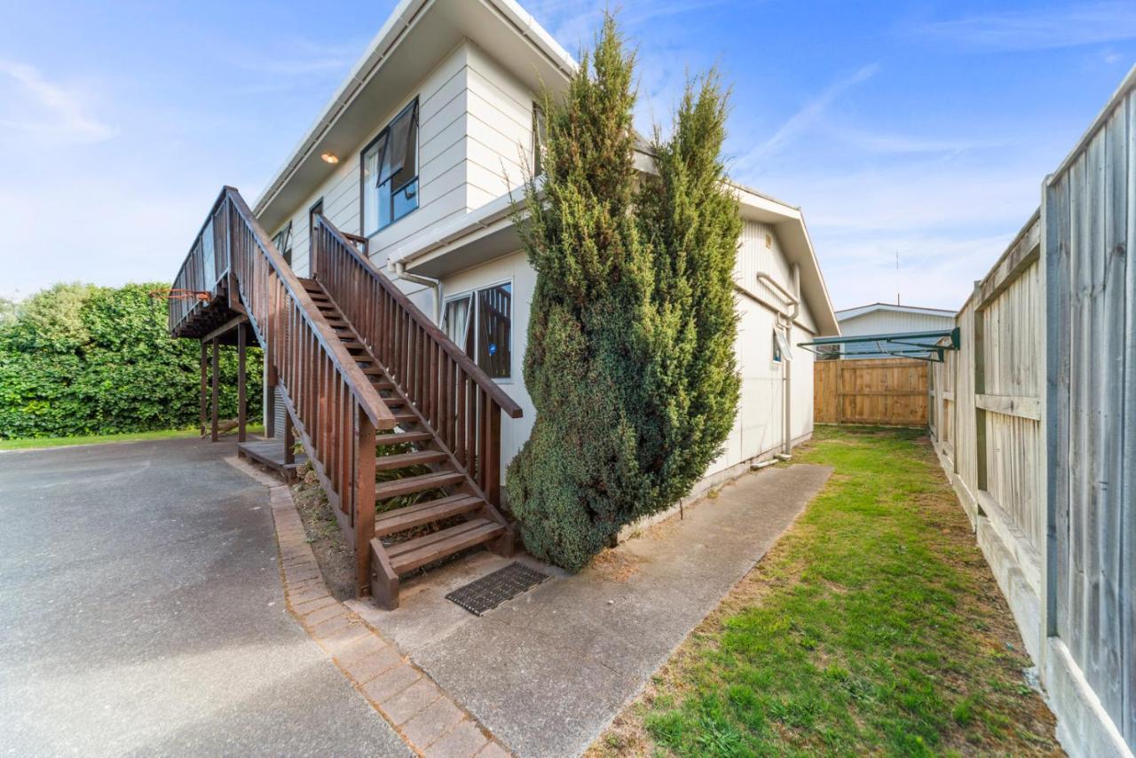 Rainbow Lake House - Lake Taupo Holiday Home 외부 사진