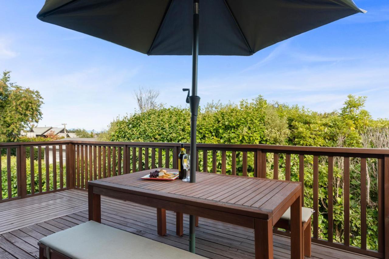 Rainbow Lake House - Lake Taupo Holiday Home 외부 사진